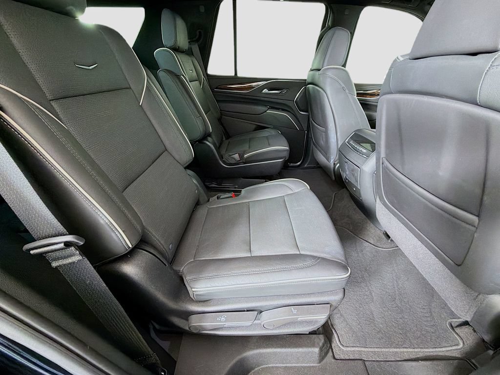 Used 2024 Cadillac Escalade Premium Luxury w/ Performance Package AWD/4WD image 31