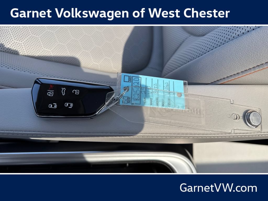 New 2025 Volkswagen ID. Buzz 1st Edition AWD/4WD image 23