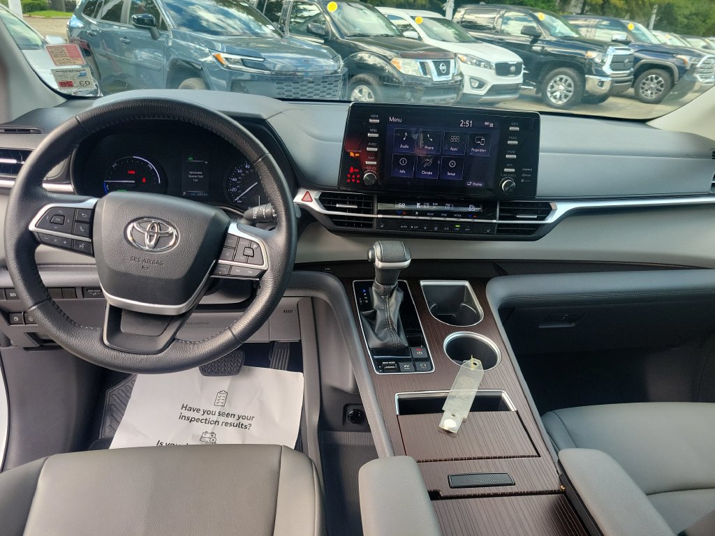 Used 2021 Toyota Sienna XLE FWD image 21