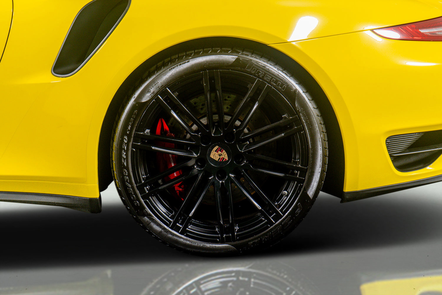 Used 2015 Porsche 911 Turbo w/ Sport Chrono Package image 19