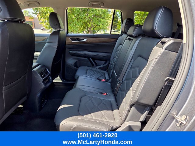 Used 2025 Volkswagen Atlas SE AWD/4WD image 10
