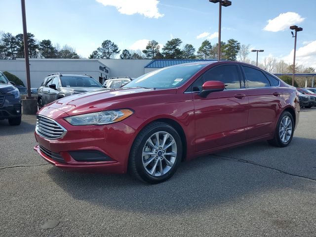 Used 2017 Ford Fusion SE w/ Fusion SE Technology Package image 3