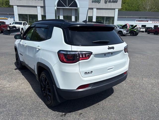 Used 2024 Jeep Compass Latitude w/ Convenience Group AWD/4WD image 3