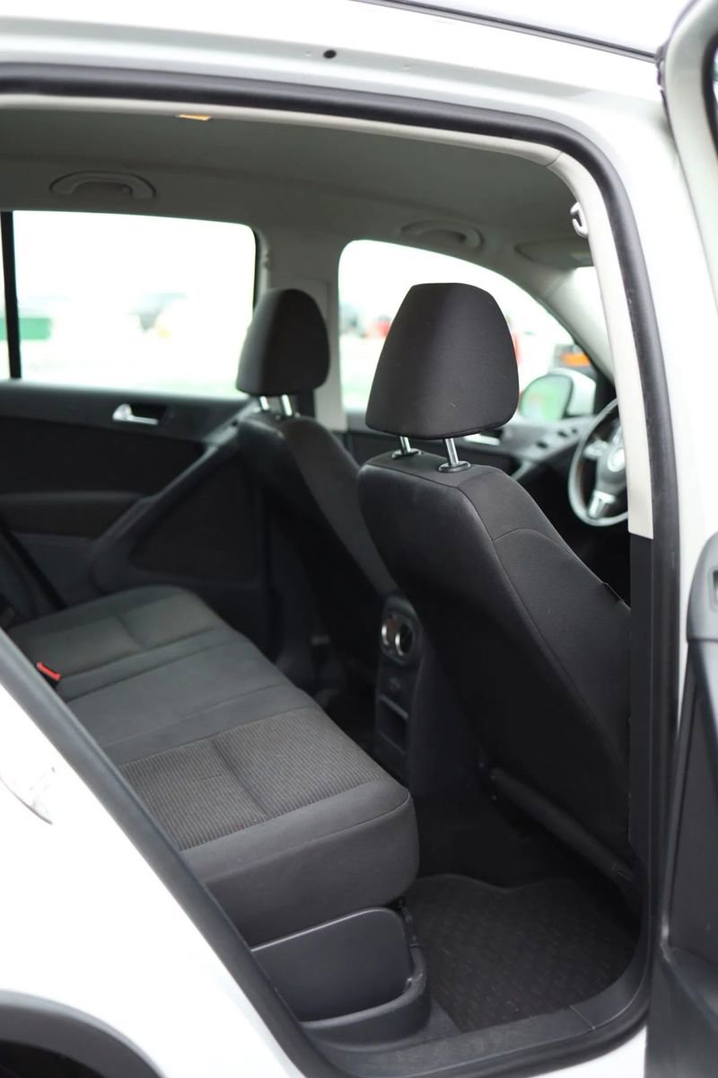 Used 2017 Volkswagen Tiguan S image 40