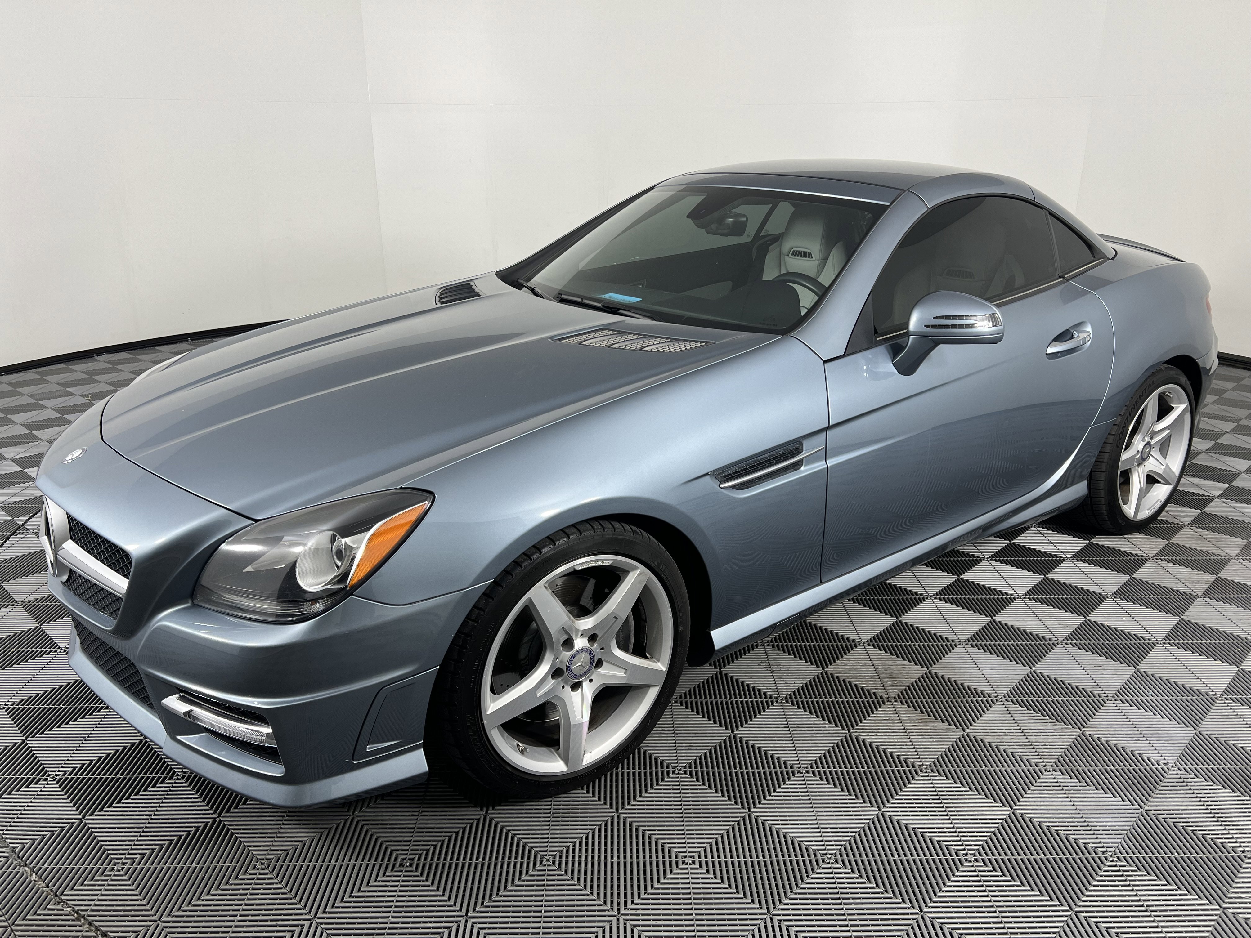 Used 2012 Mercedes-Benz SLK 350 image 9