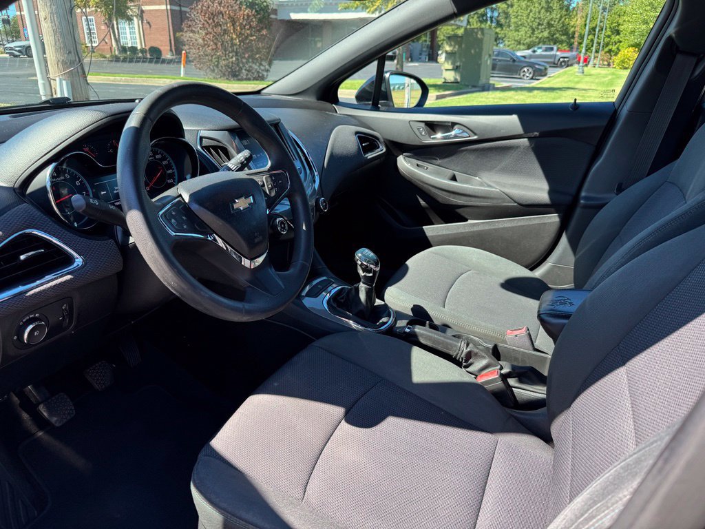 Used 2017 Chevrolet Cruze LT FWD image 13