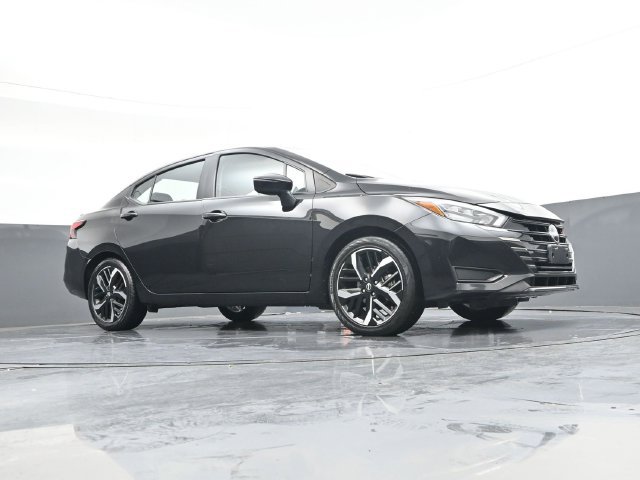 Used 2024 Nissan Versa SR FWD image 32