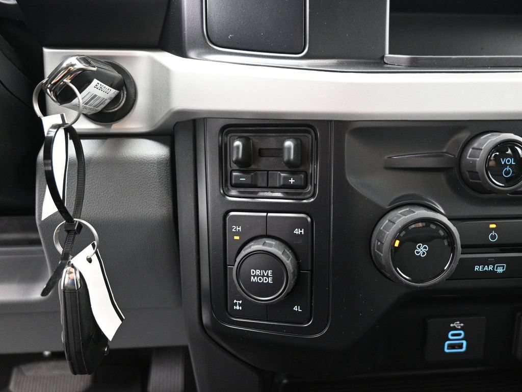 New 2026 Ford F350 XLT w/ FX4 Off-Road Package AWD/4WD image 16