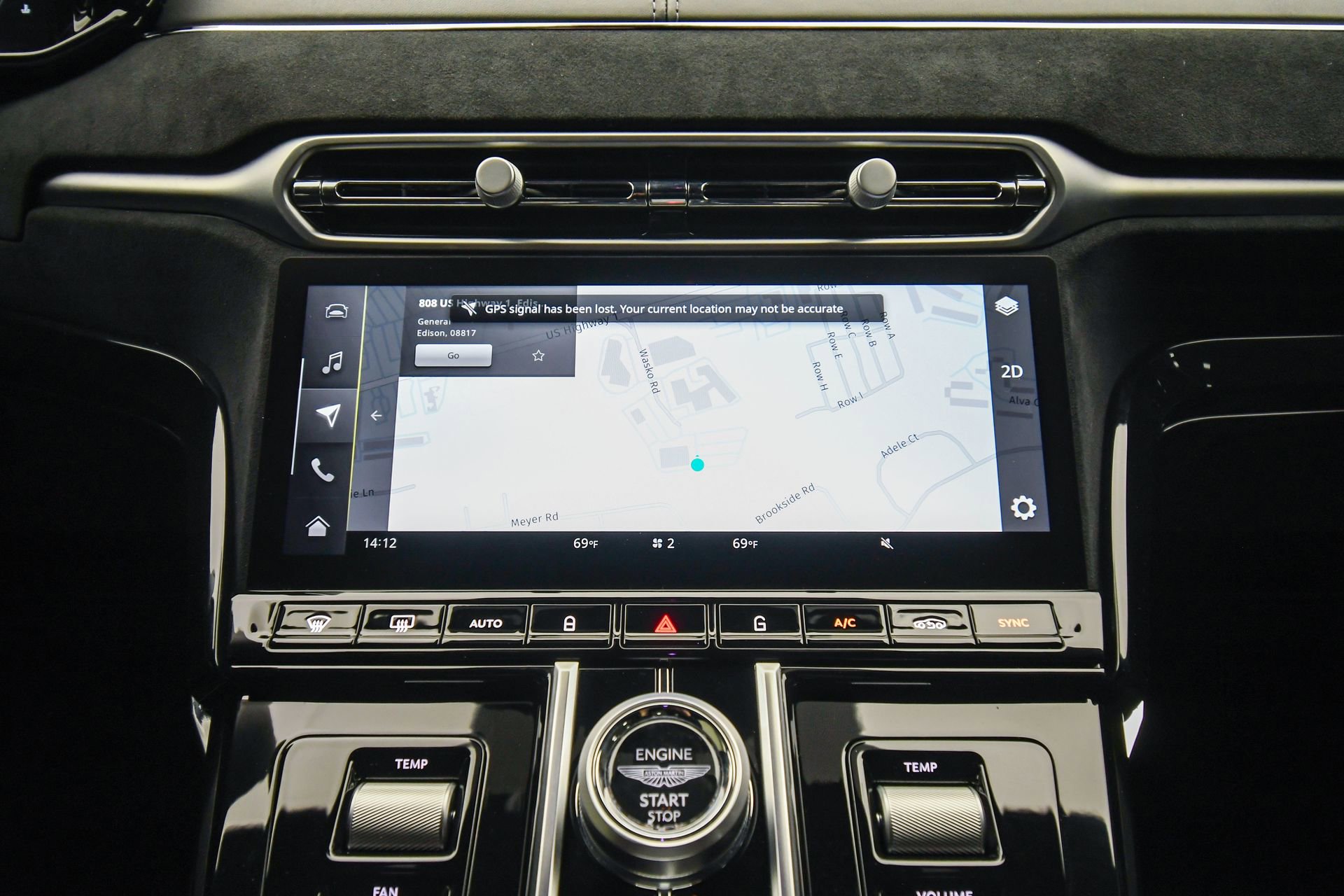 Used 2025 Aston Martin V8 Vantage Coupe image 39