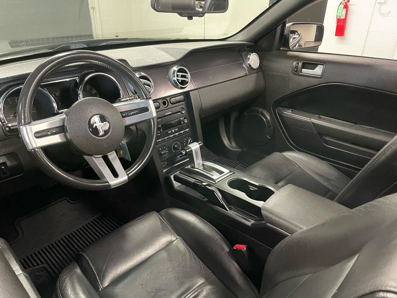 Used 2007 Ford Mustang Convertible RWD image 17