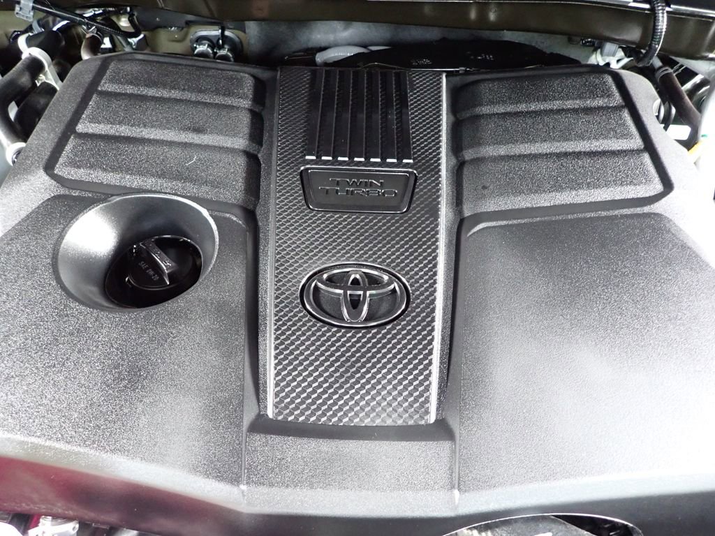 Used 2025 Toyota Tundra Limited AWD/4WD image 12