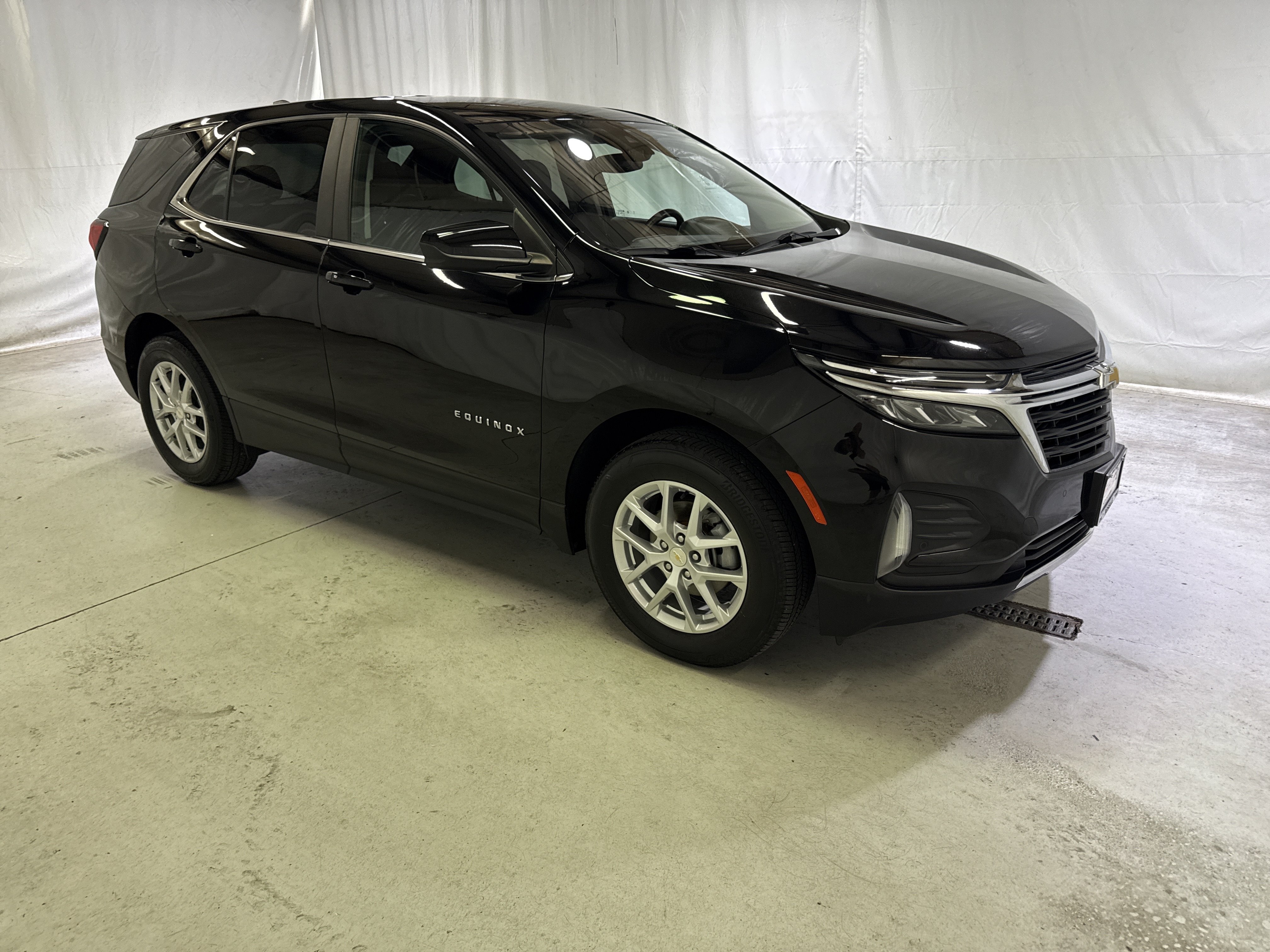 Used 2024 Chevrolet Equinox LT AWD/4WD image 2
