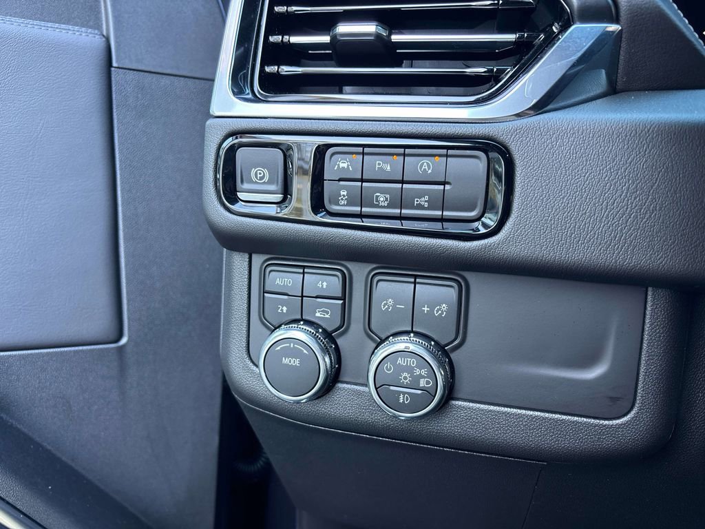 Used 2026 GMC Yukon Denali AWD/4WD image 20