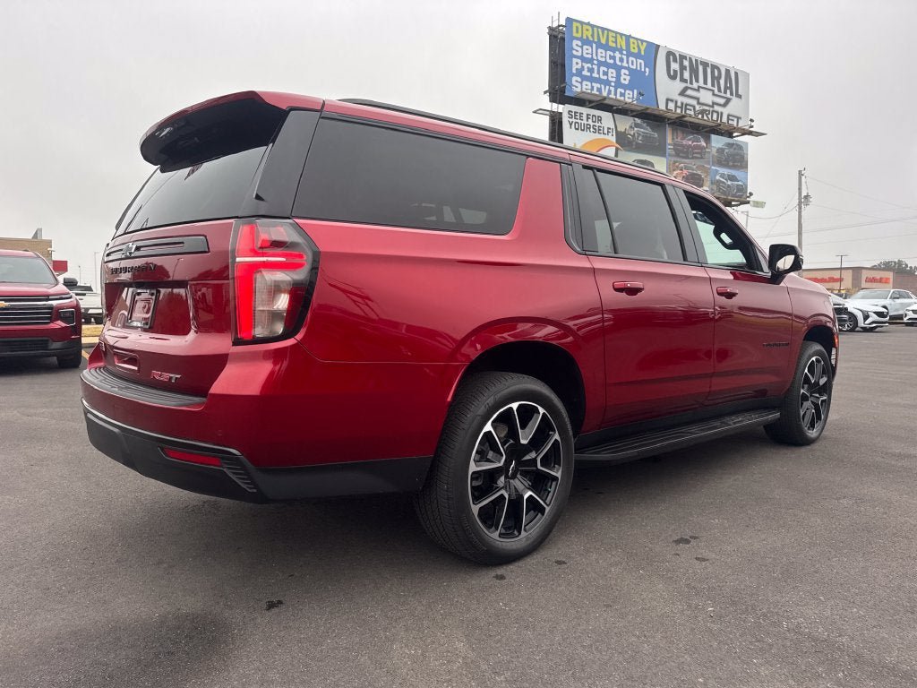 Used 2024 Chevrolet Suburban RST w/ Luxury Package AWD/4WD image 7