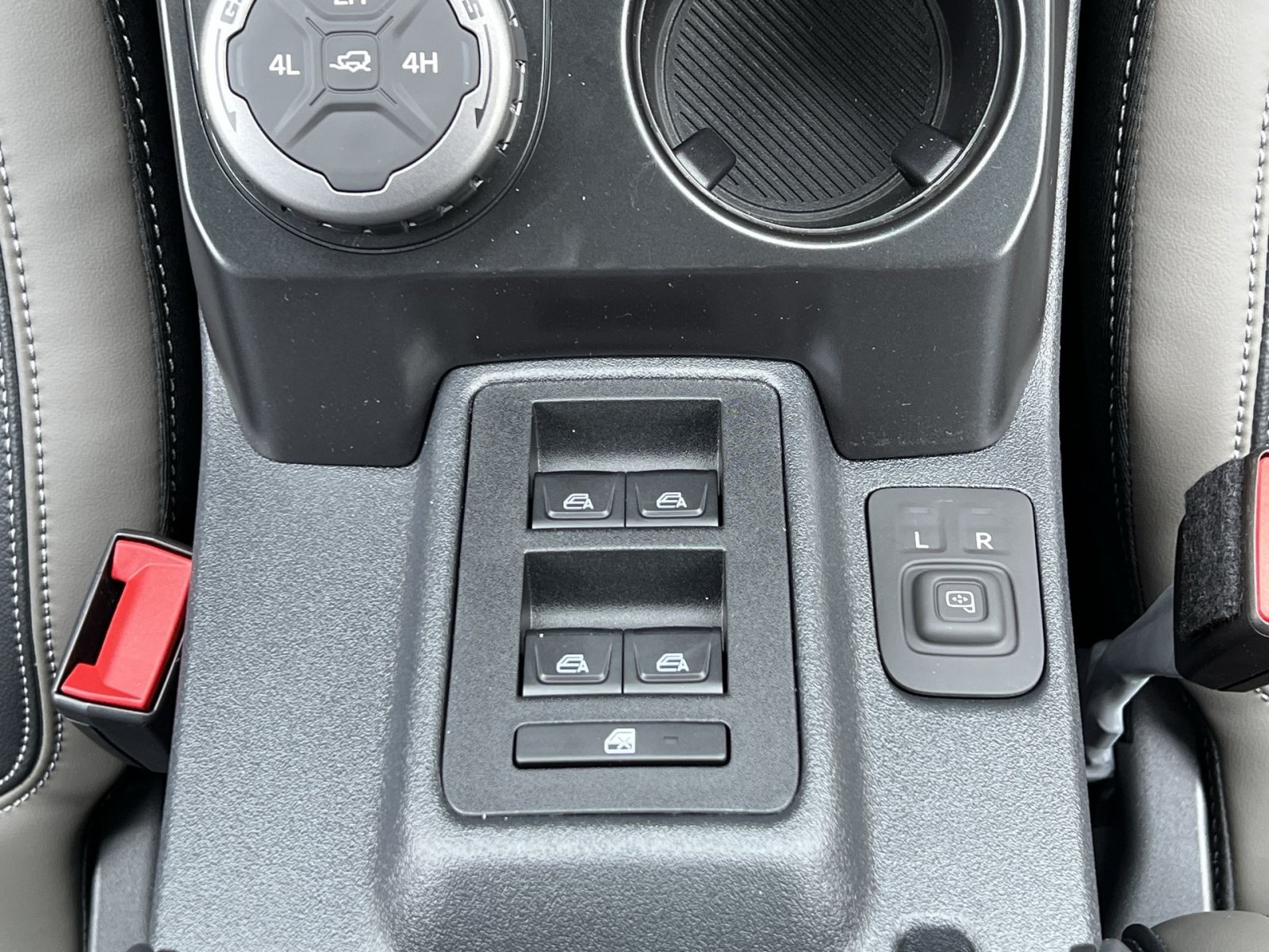 New 2026 Ford Bronco Outer Banks AWD/4WD image 15