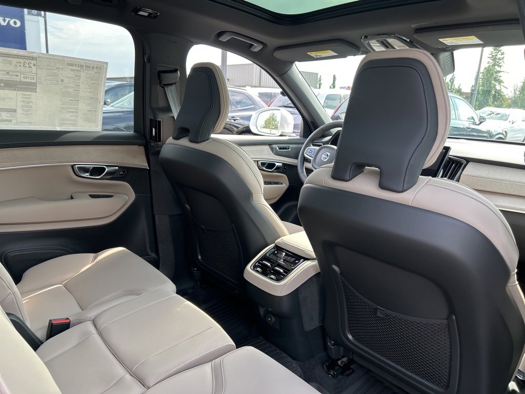 New 2026 Volvo XC90 B6 Plus w/ Protection Package Premier image 8