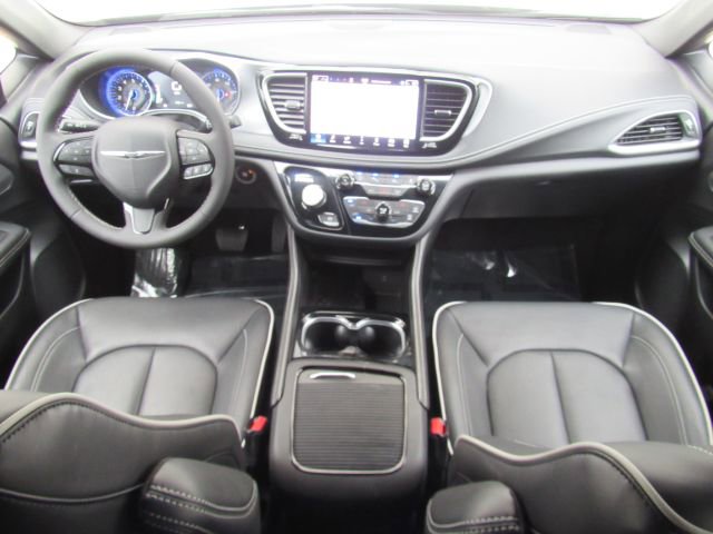 Used 2026 Chrysler Pacifica Limited w/ S Appearance Package image 3