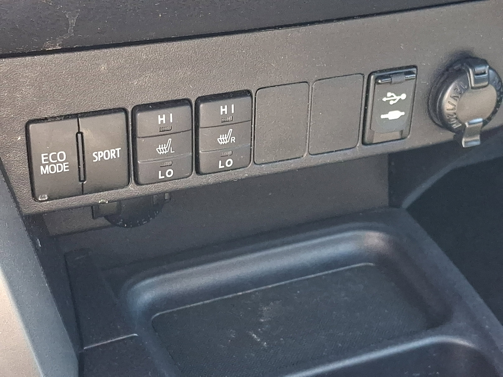 Used 2018 Toyota RAV4 XLE AWD/4WD image 26