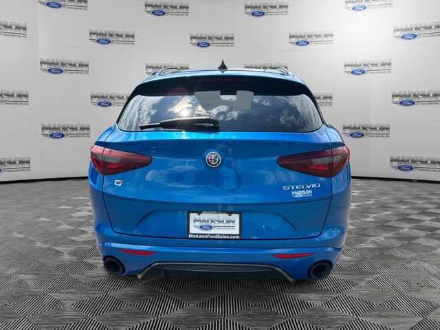 Used 2022 Alfa Romeo Stelvio Veloce AWD/4WD image 4