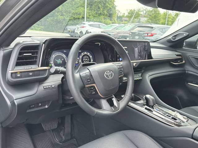 Used 2025 Toyota Crown w/ Advanced Technology Package AWD/4WD image 10
