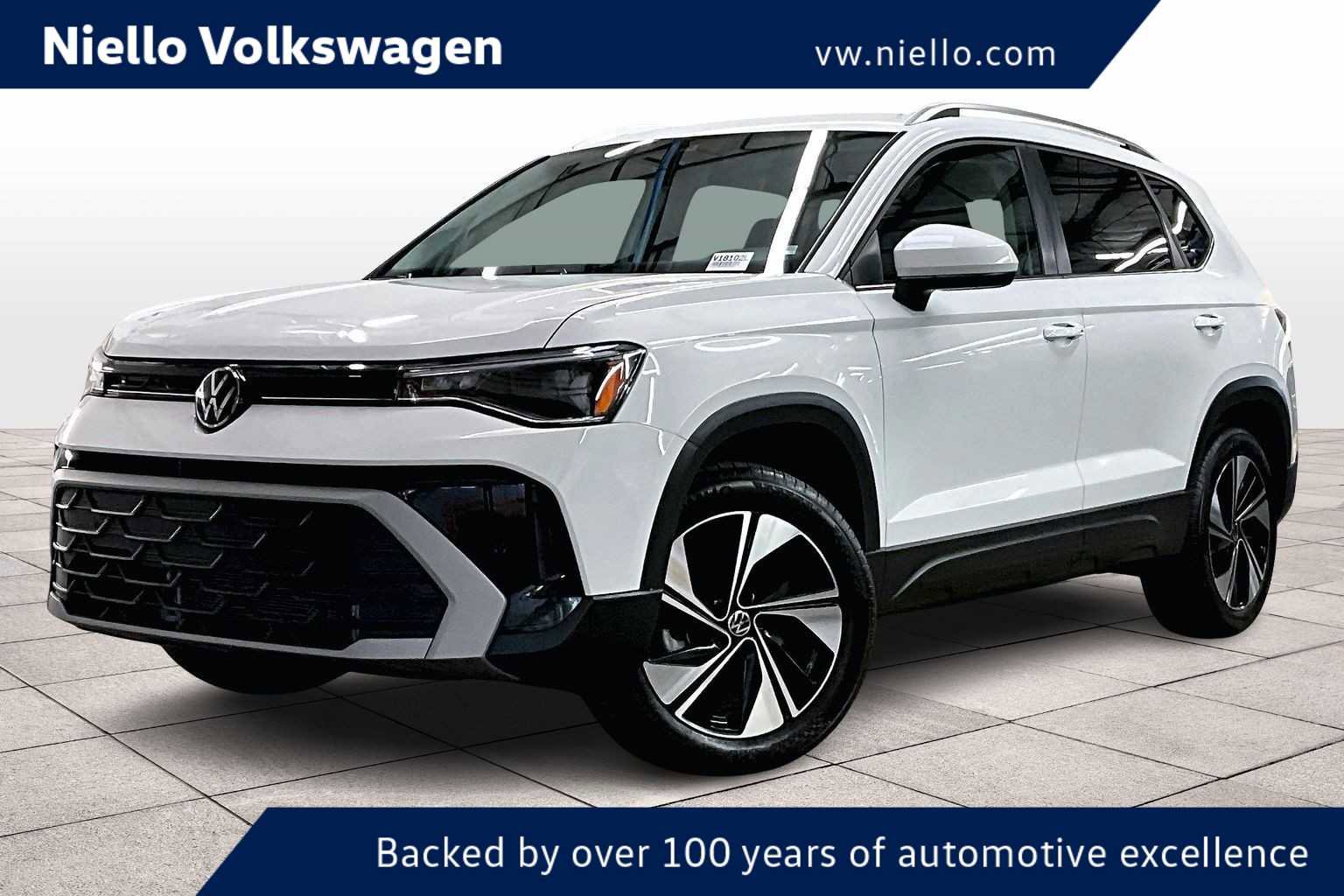 Used 2025 Volkswagen Taos SE image 1