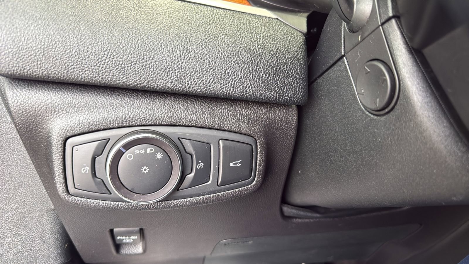 Used 2019 Lincoln MKC Select w/ Select Plus Package FWD image 14