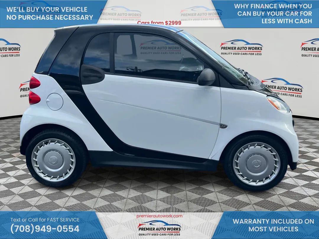Used 2015 smart fortwo pure image 9