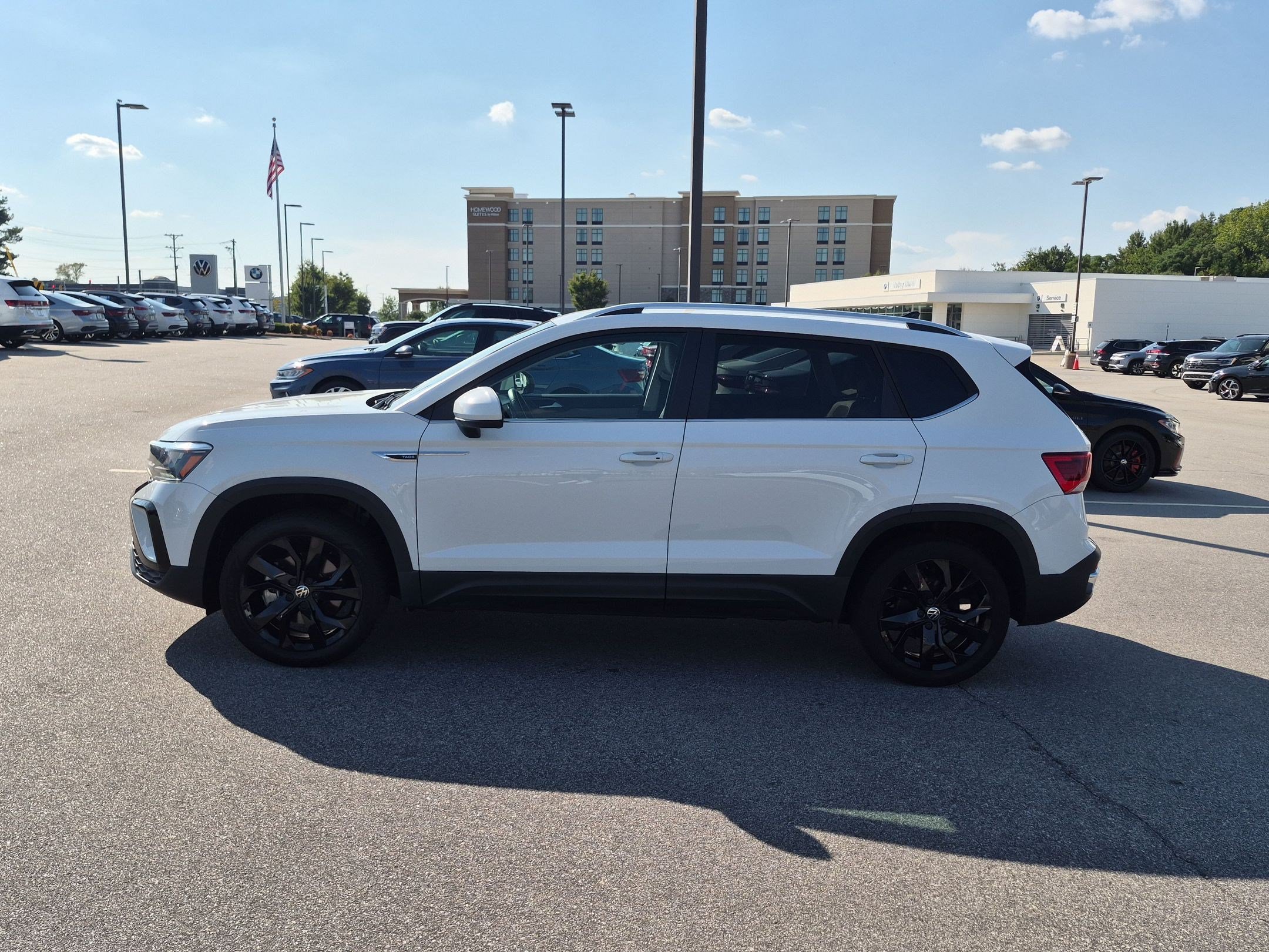 Used 2023 Volkswagen Taos SE w/ Black Wheel Package FWD image 6