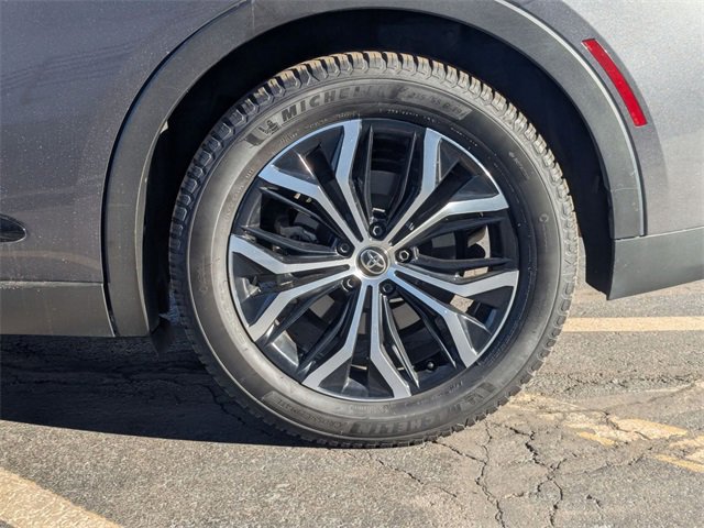 Used 2023 Toyota Crown XLE image 12