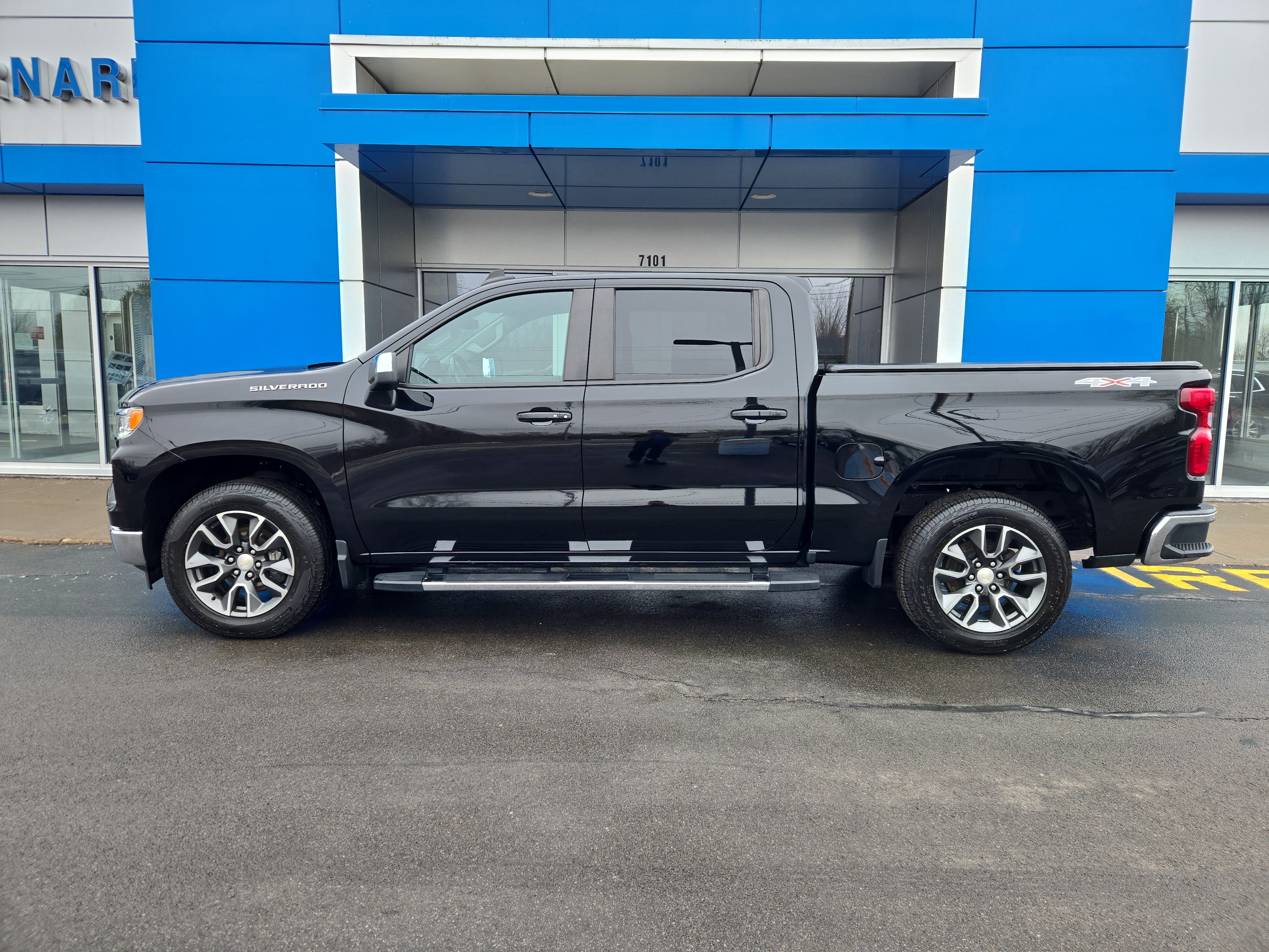 Certified 2023 Chevrolet Silverado 1500 LT AWD/4WD image 3