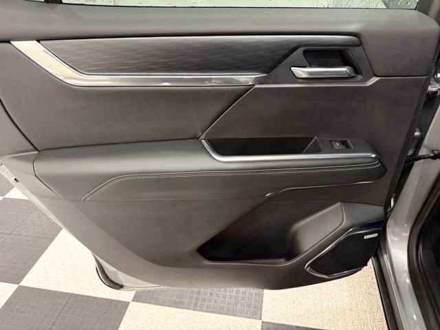 Used 2025 GMC Acadia Elevation image 16