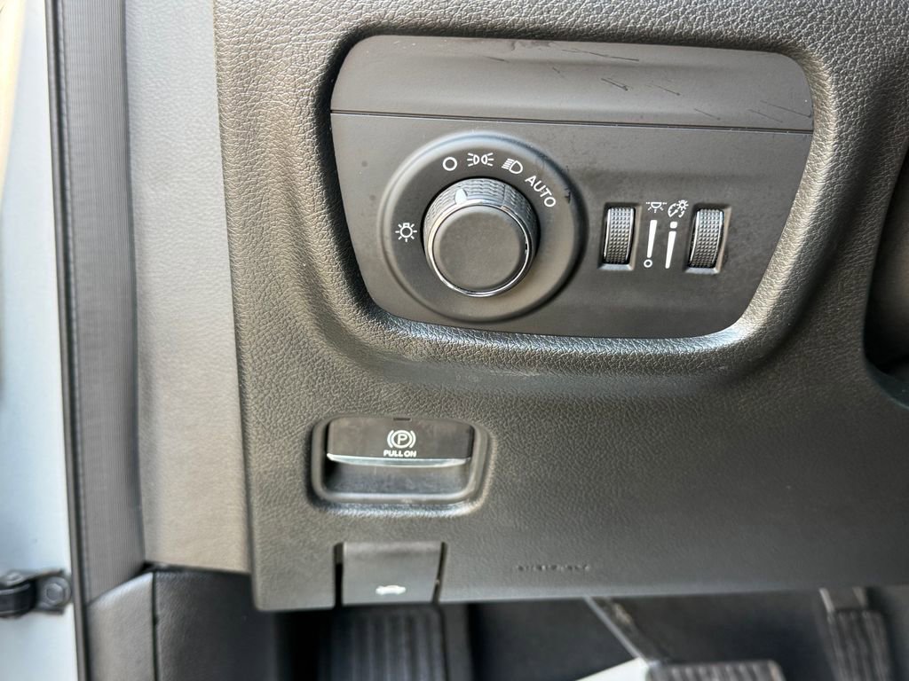 Used 2023 Jeep Grand Cherokee L Laredo w/ Luxury Tech Group I image 18