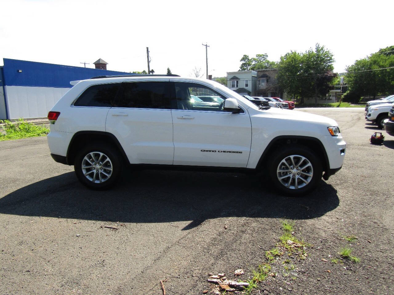 Used 2021 Jeep Grand Cherokee Laredo AWD/4WD image 7