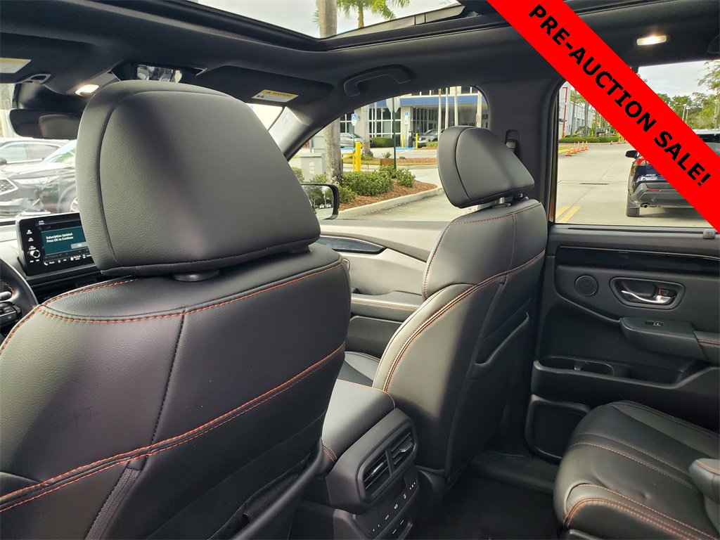Used 2023 Honda Pilot TrailSport image 11