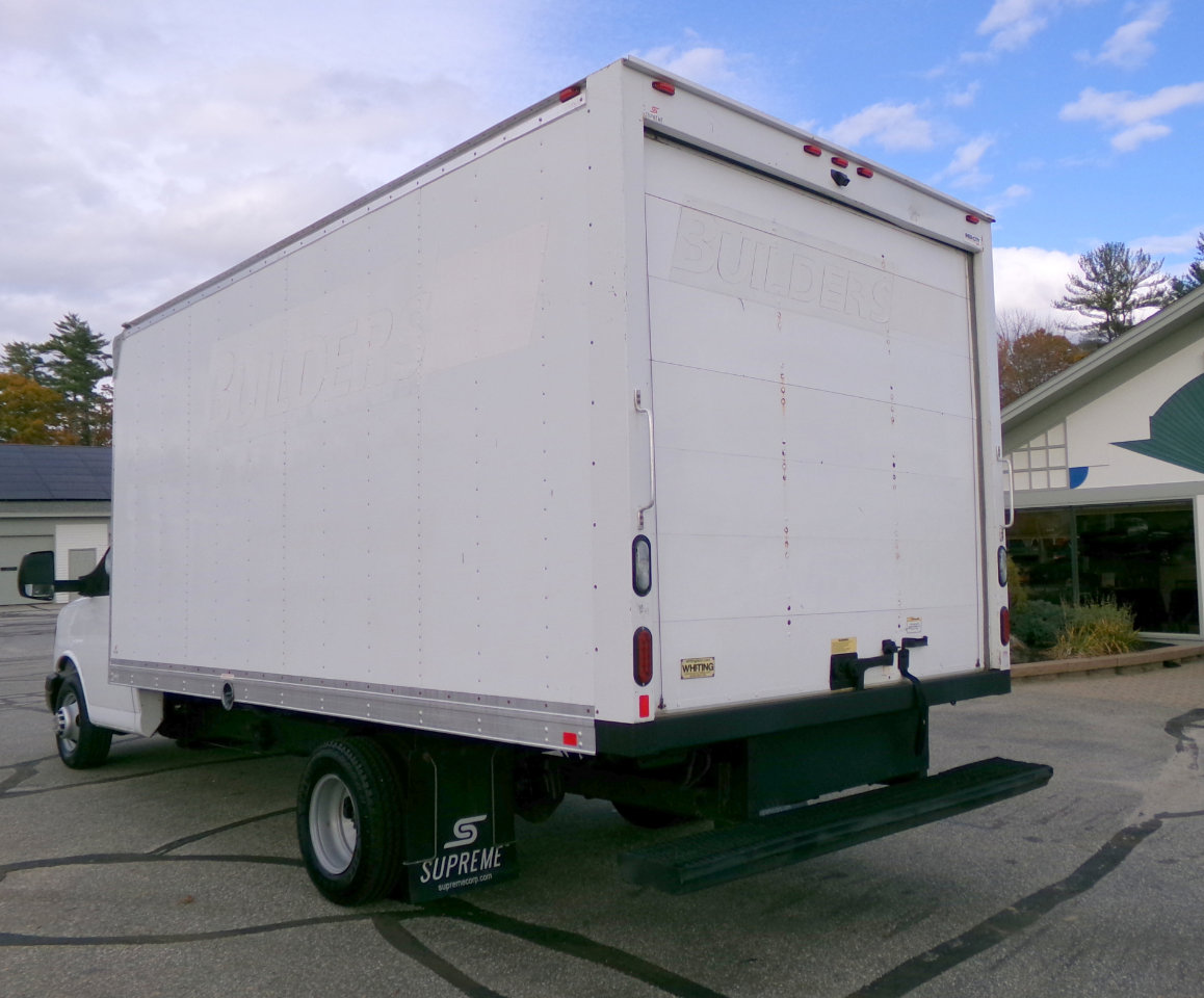 Used 2017 Chevrolet Express 3500 Extended image 3