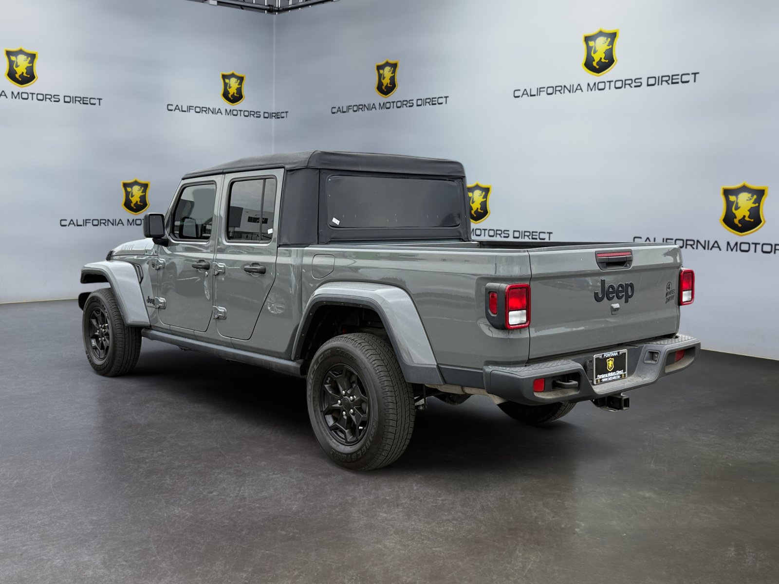 Used 2023 Jeep Gladiator Sport AWD/4WD image 3