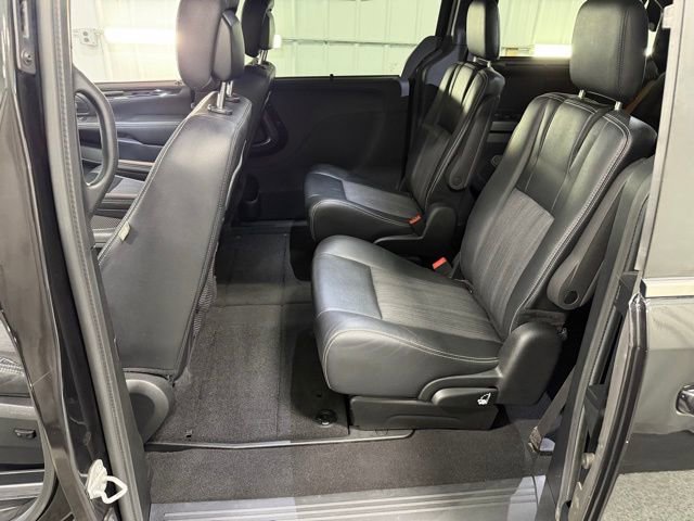 Used 2015 Chrysler Town & Country S w/ Driver Convenience Group FWD image 11