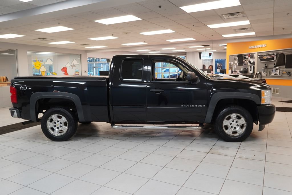 Used 2007 Chevrolet Silverado 1500 LT w/ Towing Package RWD image 11