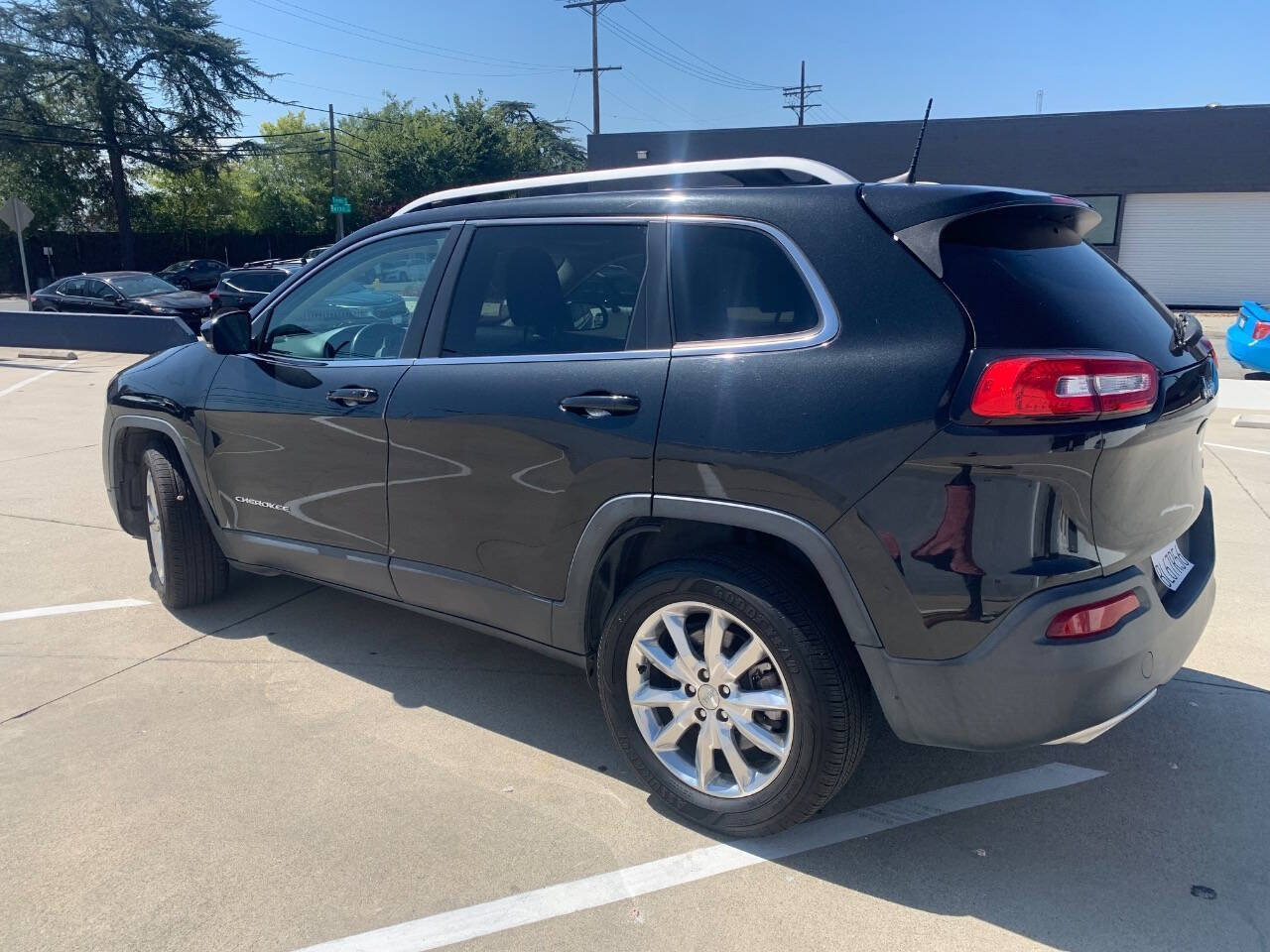 Used 2016 Jeep Cherokee Limited FWD image 12