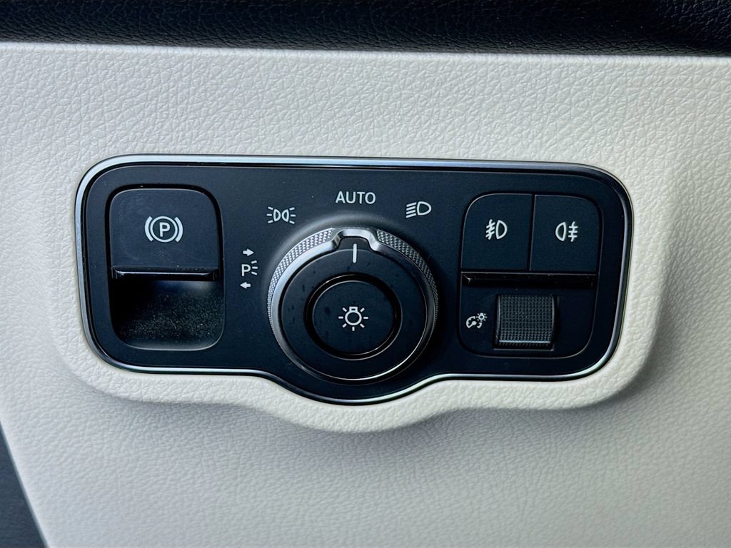 Used 2020 Mercedes-Benz GLB 250 image 10