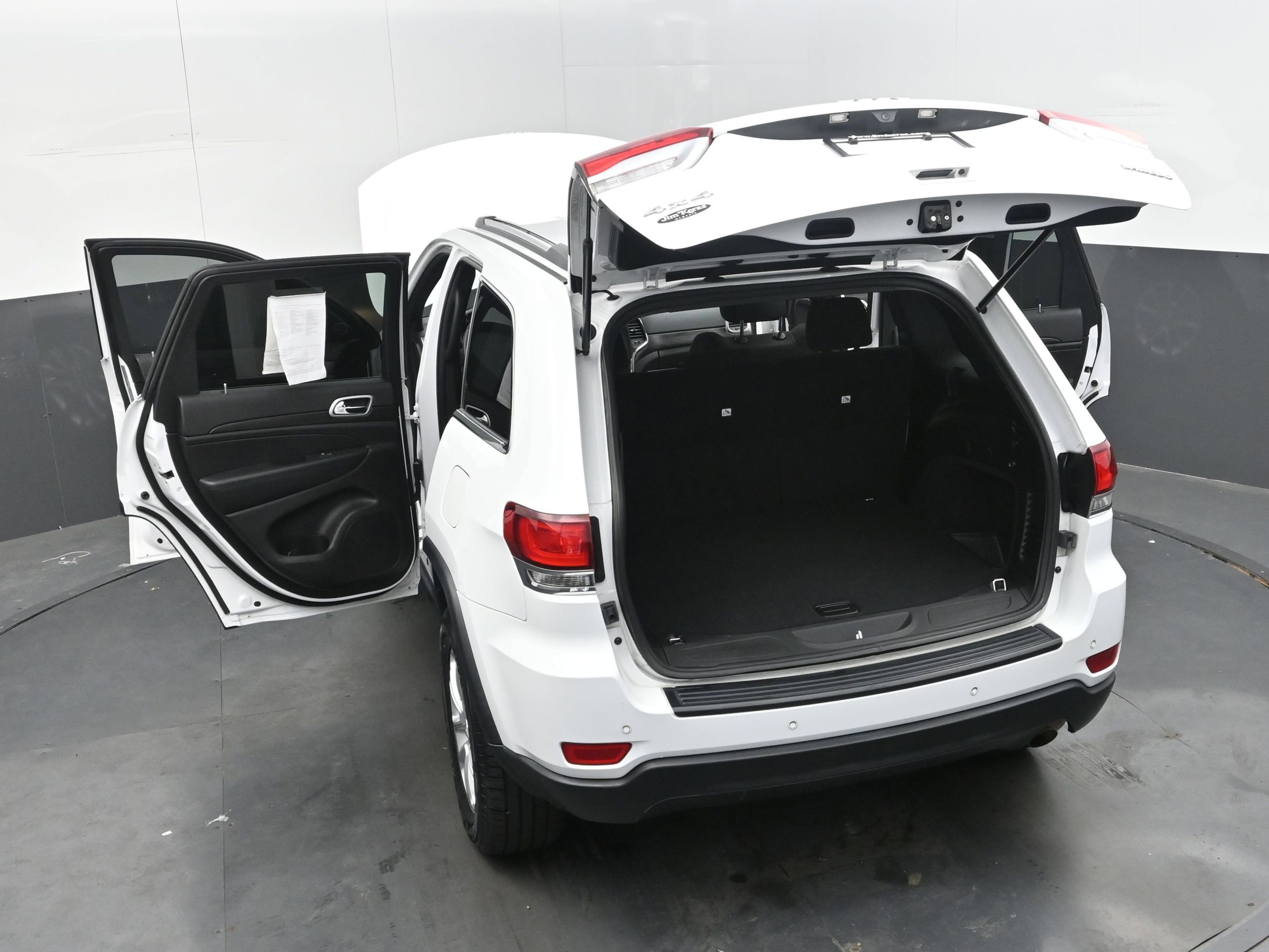 Used 2021 Jeep Grand Cherokee Laredo image 43