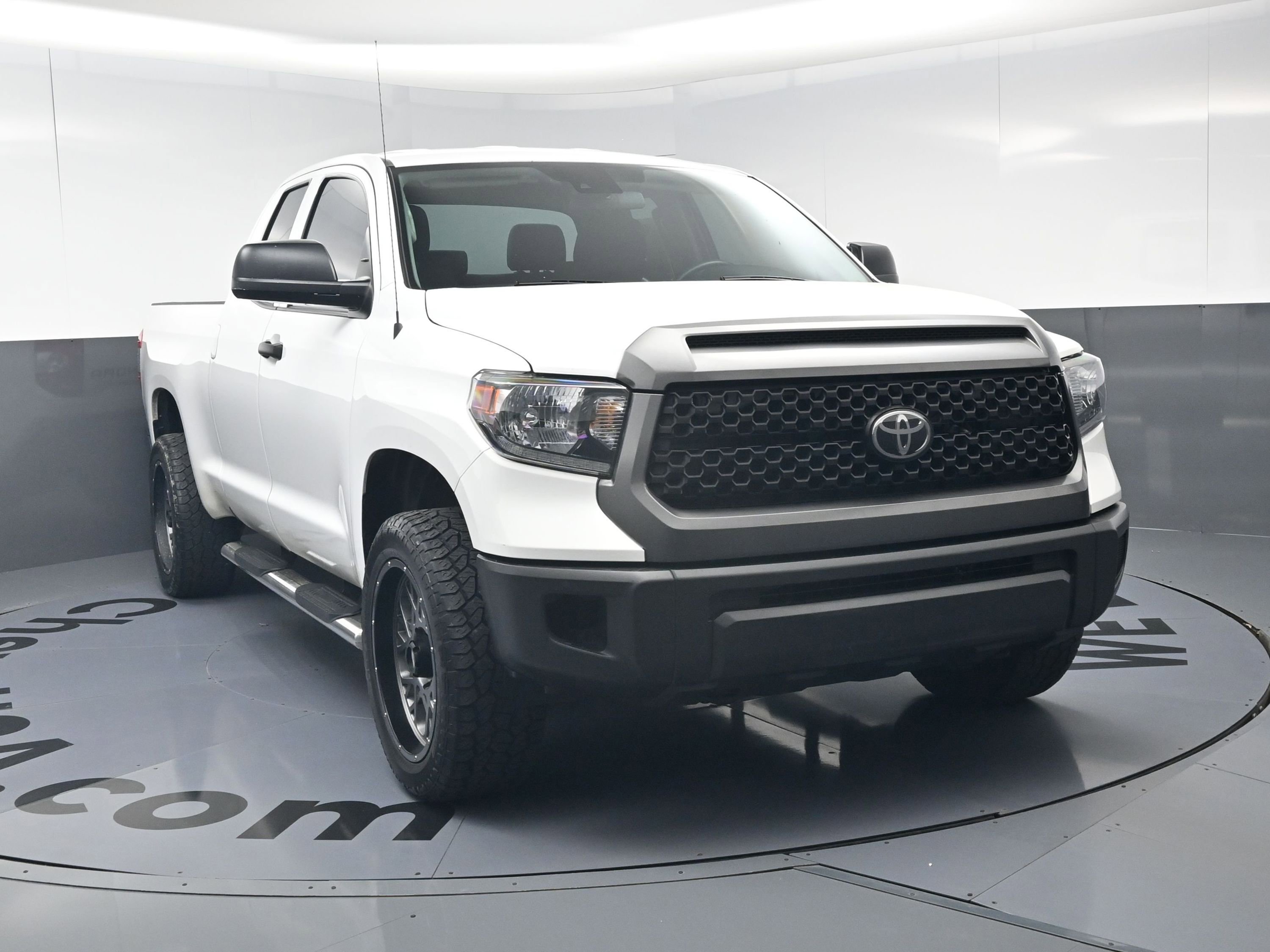 Used 2018 Toyota Tundra SR image 3