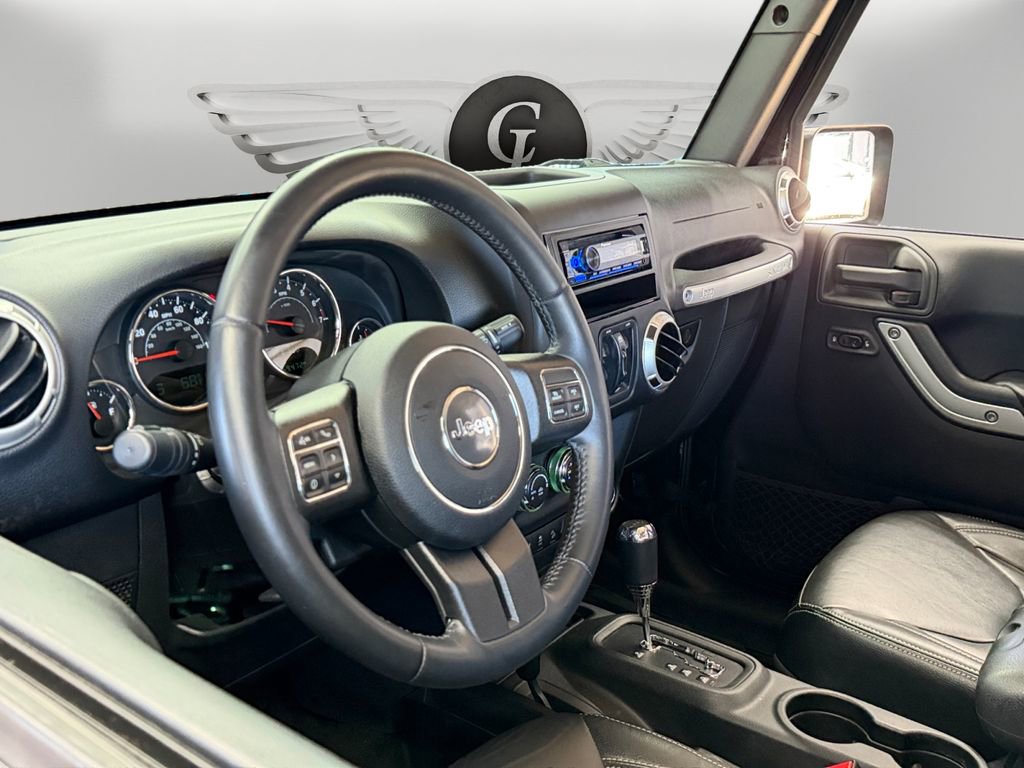 Used 2017 Jeep Wrangler Unlimited Sahara w/ Connectivity Group image 15