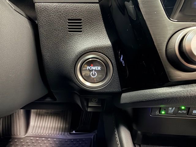 Used 2025 Lexus ES 300h F Sport image 17