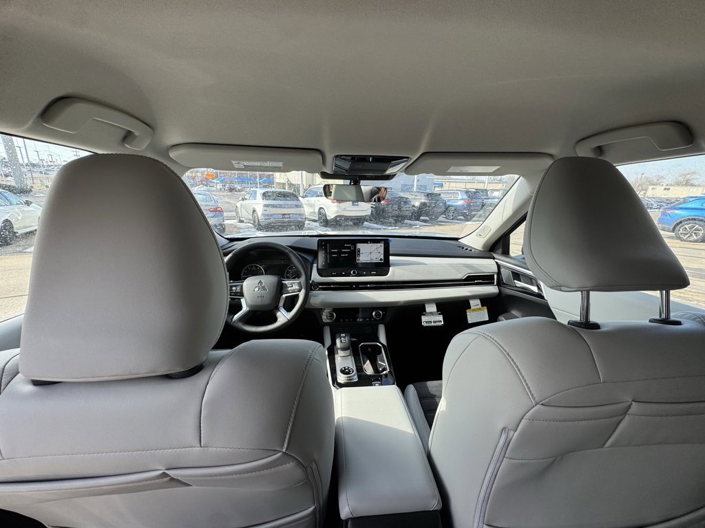 New 2026 Mitsubishi Outlander SE image 11