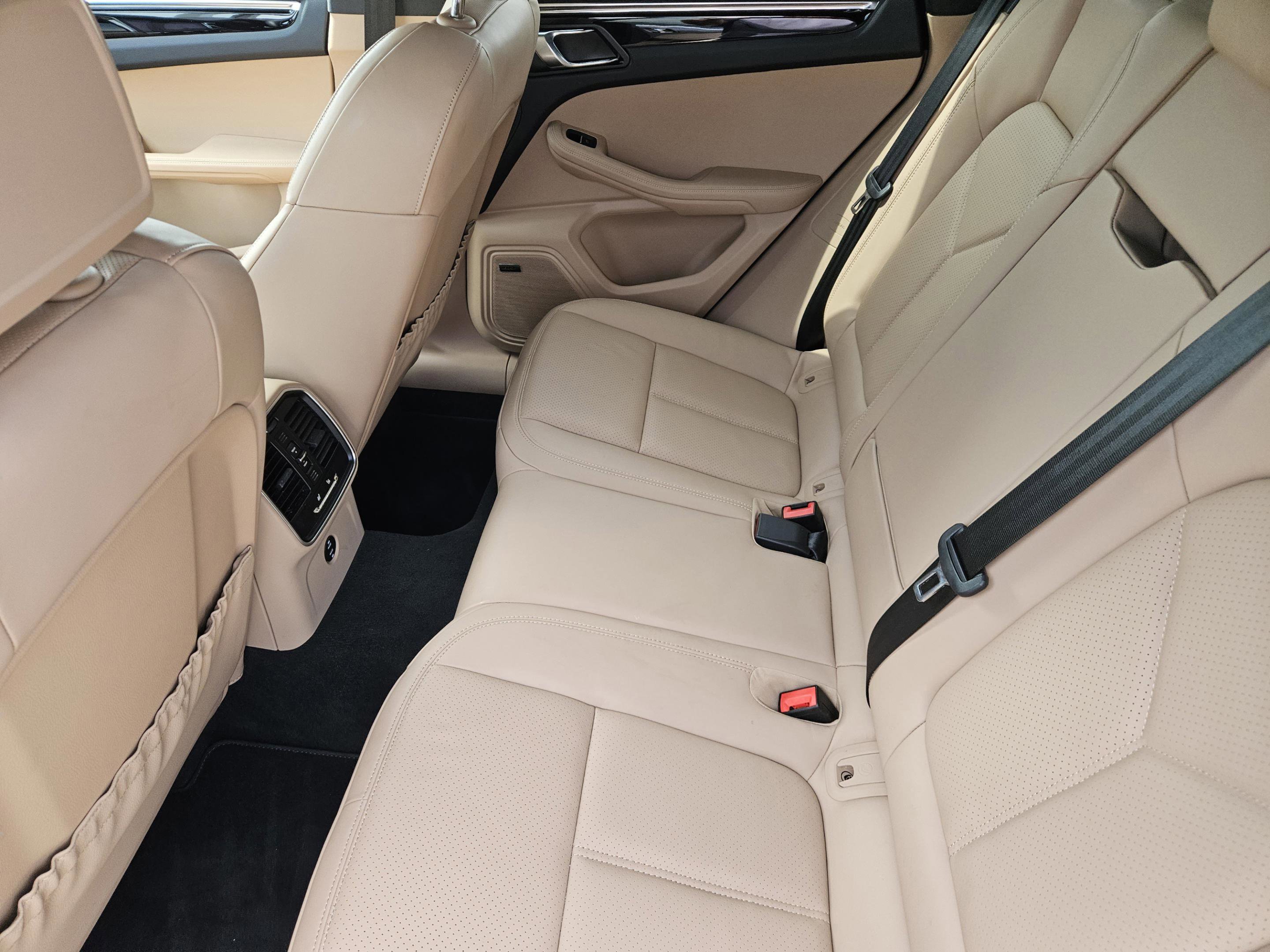 Certified 2026 Porsche Macan AWD/4WD image 28