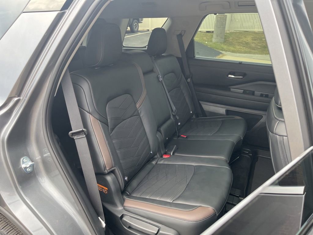 Used 2025 Nissan Pathfinder Platinum w/ Cargo Package image 20