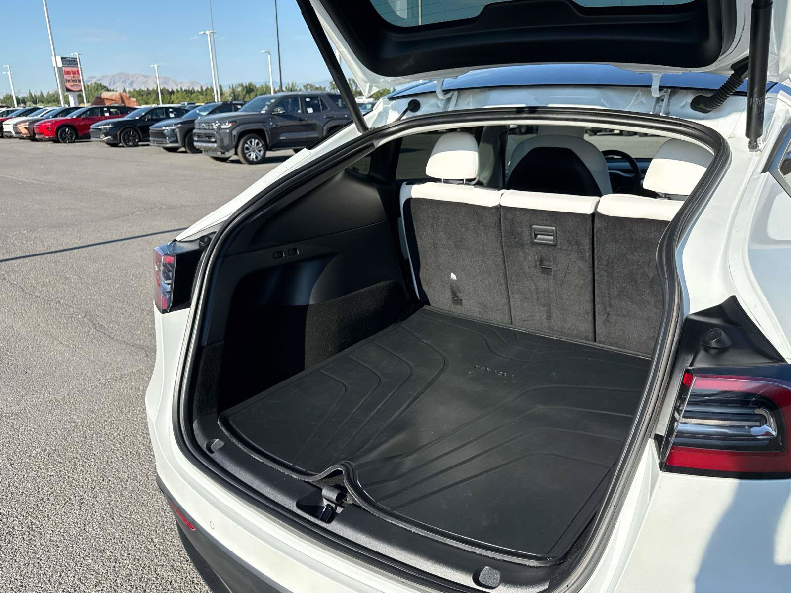 Used 2021 Tesla Model Y Long Range AWD/4WD image 16