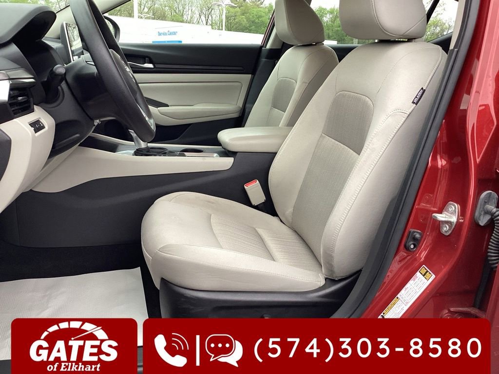 Used 2025 Nissan Altima 2.5 SV FWD image 11