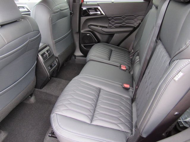 New 2026 Mitsubishi Outlander SEL FWD image 8